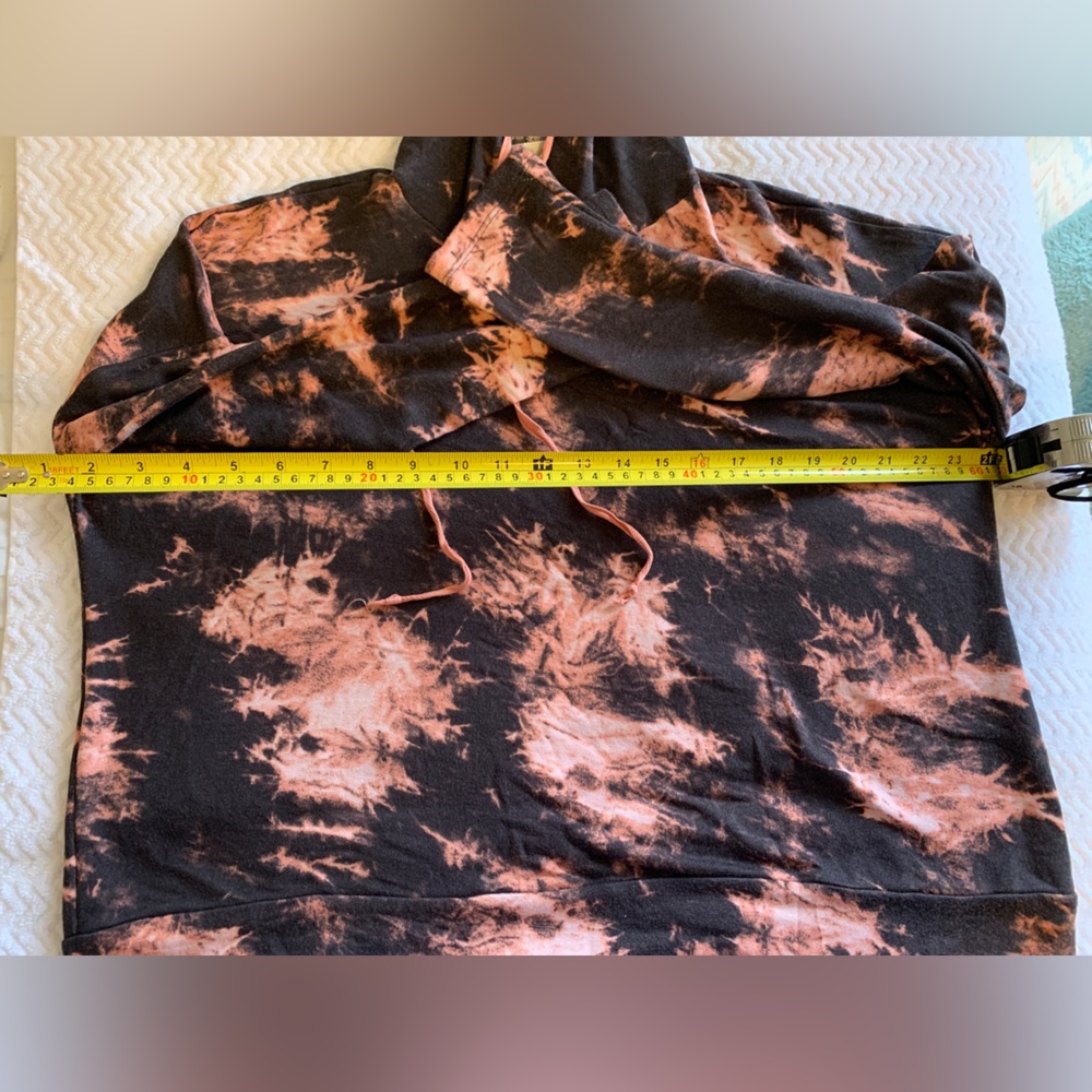 Crop Top hoodie by Ginger G. Size Large. Soft and stretchy - Picture 9 of 9